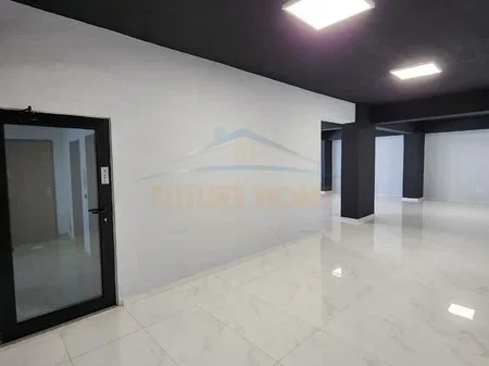 Durres, jepet me qera ambjent biznesi Kati 2, 180 m² 1.500 € (Rruga e Portit,Durres)