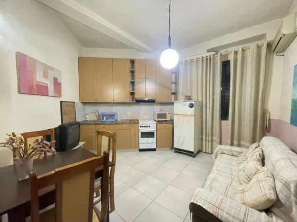Tirane, jepet me qera apartament 1+1 Kati 6, 45 m² 415 € (Kafe Roma ne Bllok)