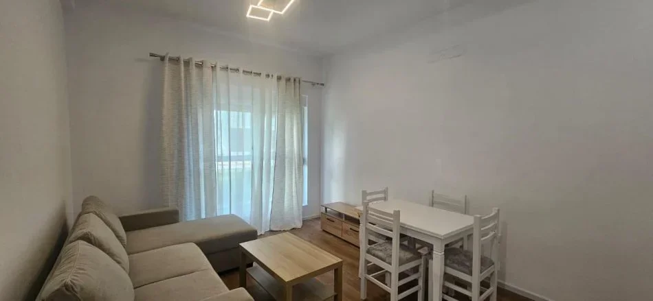 Tirane, jepet me qera apartament 1+1+Ballkon Kati 0, 50 m² 450 € (Kompleksi Mangalem)