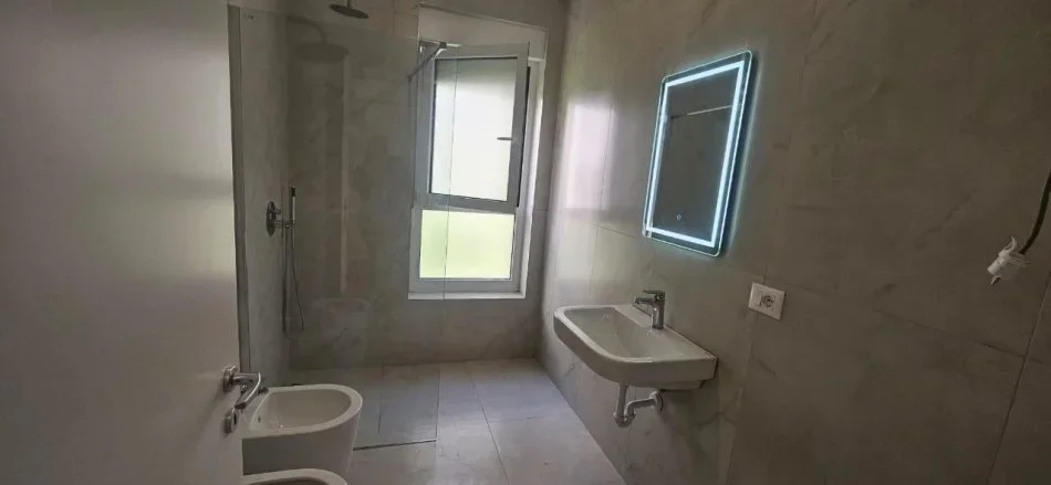 Tirane, jepet me qera apartament 1+1+Ballkon Kati 0, 50 m² 450 € (Kompleksi Mangalem)