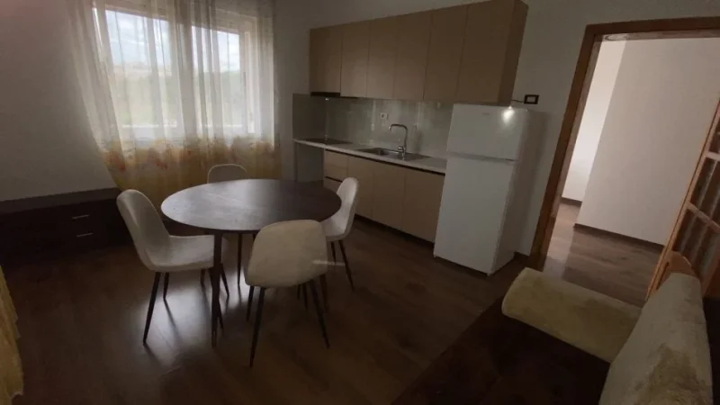Tirane, jepet me qera apartament 1+1+Ballkon Kati 2, 70 m² 450 € (Liqenit Artificial)