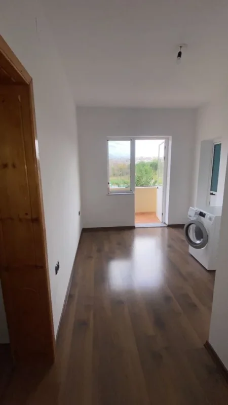 Tirane, jepet me qera apartament 1+1+Ballkon Kati 2, 70 m² 450 € (Liqenit Artificial)