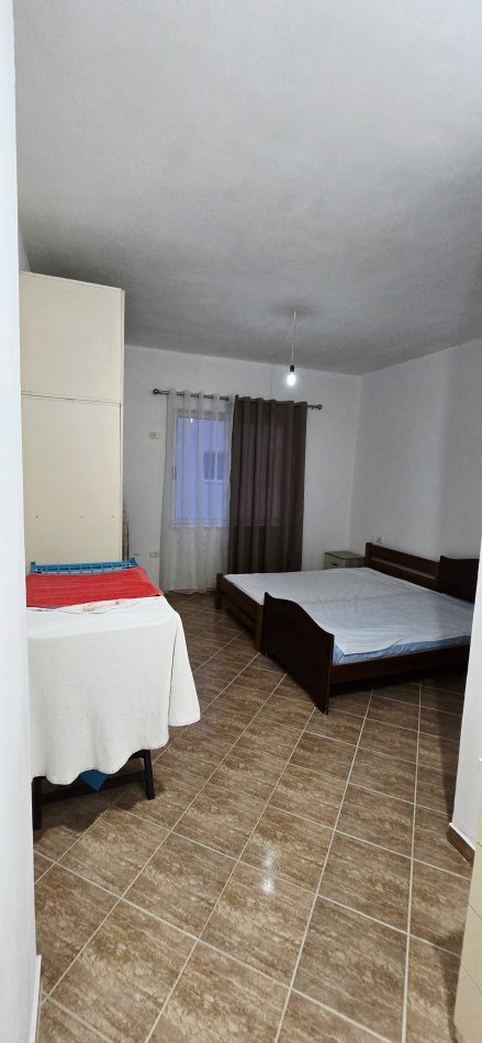 Durres, jepet me qera apartament 1+1+Aneks+Ballkon Kati 2, 84 m² 300 € (Rrota e Kuqe, Rruga Pelikan)