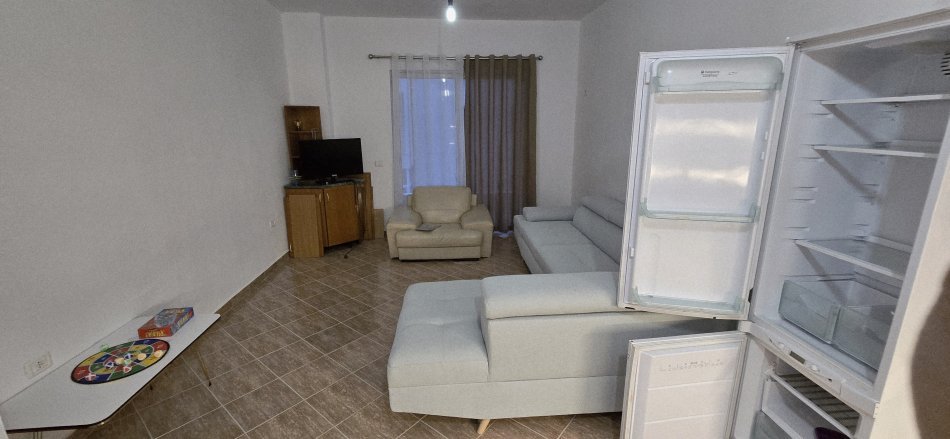 Durres, jepet me qera apartament 1+1+Aneks+Ballkon Kati 2, 84 m² 300 € (Rrota e Kuqe, Rruga Pelikan)