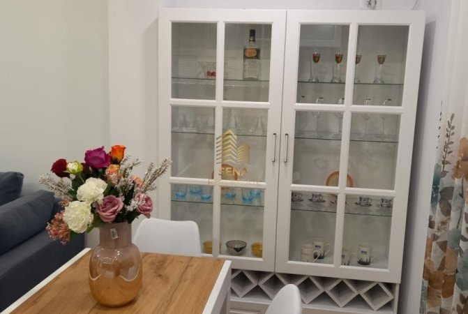 Tirane, jepet me qera apartament 1+1+Ballkon Kati 4, 70 m² 750 € (Ish Blloku)