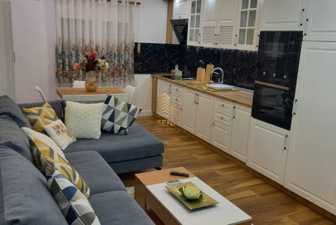 Tirane, jepet me qera apartament 1+1+Ballkon Kati 4, 70 m² 750 € (Ish Blloku)