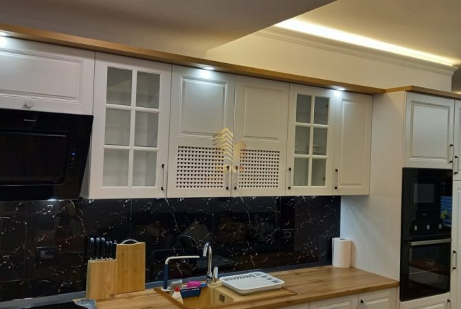 Tirane, jepet me qera apartament 1+1+Ballkon Kati 4, 70 m² 750 € (Ish Blloku)