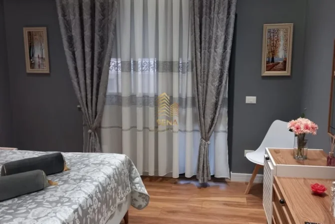 Tirane, jepet me qera apartament 1+1+Ballkon Kati 4, 70 m² 750 € (Ish Blloku)