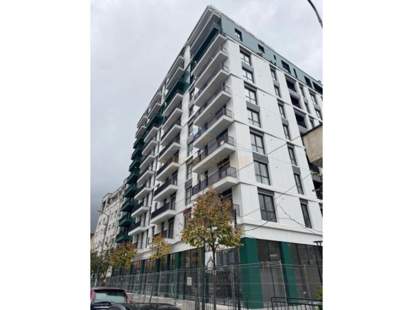 Tirane, jepet me qera apartament 2+1+Ballkon Kati 7, 94 m² 1.400 € (Komuna e Parisit)
