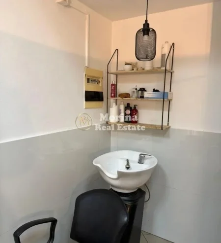Tirane, jepet me qera ambjent biznesi Kati 0, 16 m² 300 € (Rruga e Kavajes)