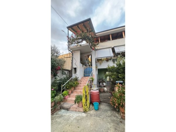 Tirane, jepet me qera Vile , 400 m² 2.500 € (Rruga Mitaq Sallata)