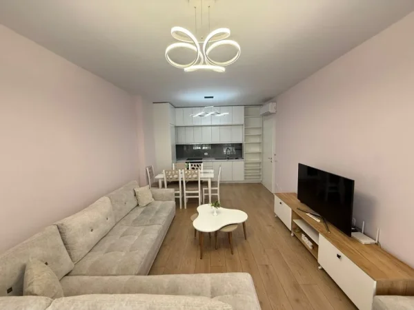 Tirane, jepet me qera apartament 1+1+Ballkon Kati 3, 74 m² 550 € (Rruga 5 Maj)