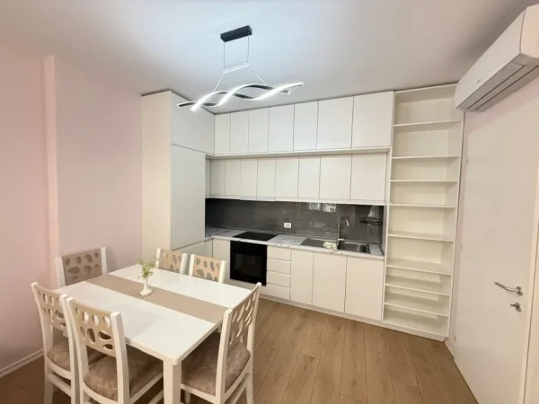 Tirane, jepet me qera apartament 1+1+Ballkon Kati 3, 74 m² 550 € (Rruga 5 Maj)