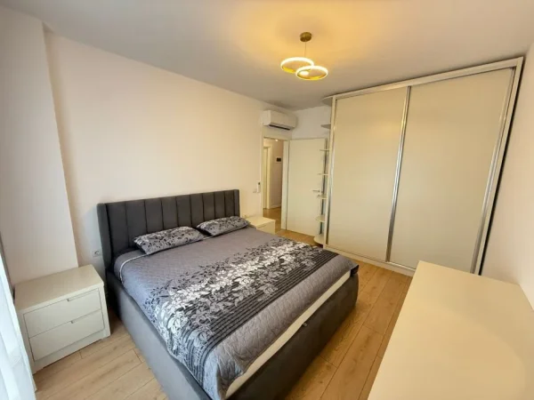 Tirane, jepet me qera apartament 1+1+Ballkon Kati 3, 74 m² 550 € (Rruga 5 Maj)