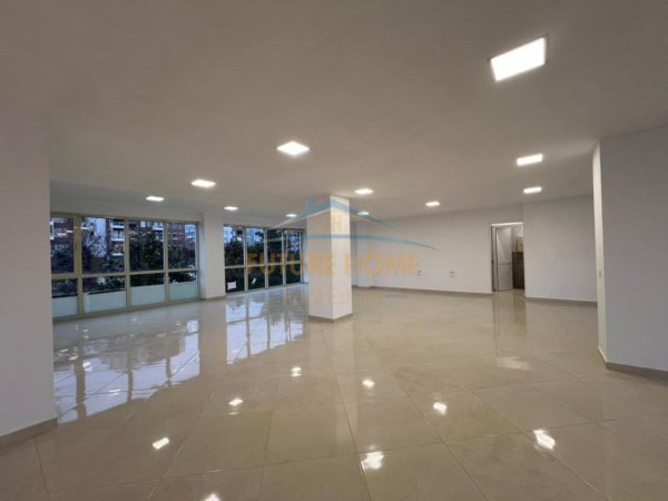 Tirane, jap me qera ambjent biznesi Kati 0, 260 m² 2.600 € (jordan misja)