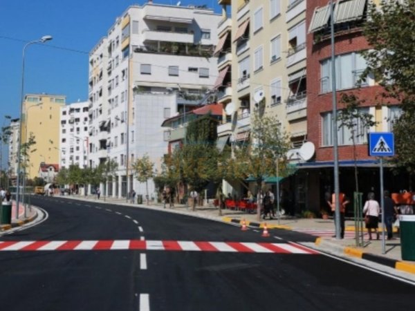 Tirane, jepet me qera ambjent biznesi Kati 0, 85 m² 1.200 € (Rruga e Kosovareve)