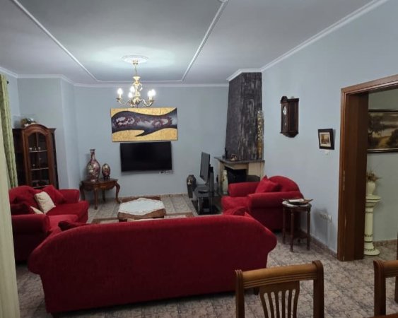 Tirane, jepet me qera Vile 3+1+Aneks+Ballkon Kati 2, 140 m² 800 € (Rruga Todi Shkurti)