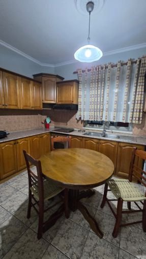 Tirane, jepet me qera apartament 3+1+Aneks+Ballkon Kati 2, 140 m² 800 € (rruga ali demi)