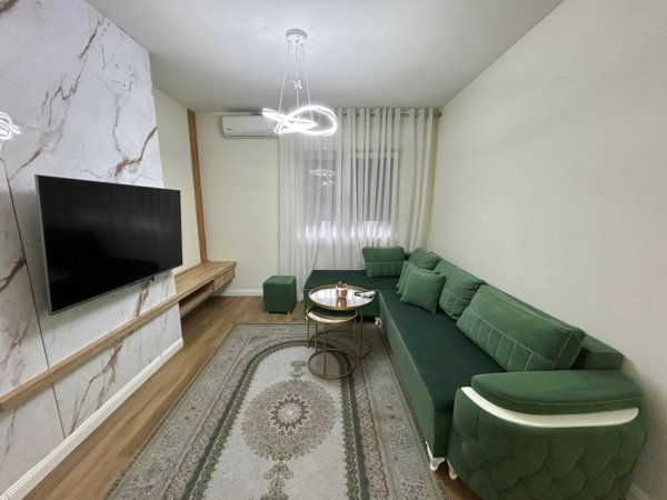 Tirane, jepet me qera apartament 1+1 Kati 4, 60 m² 800 € (Rruga e Elbasanit)