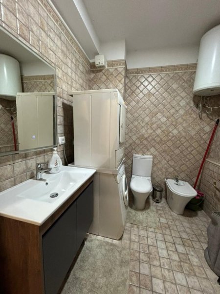 Tirane, jepet me qera apartament 1+1 Kati 4, 60 m² 800 € (Rruga e Elbasanit)