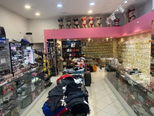 Tirane, jepet me qera ambjent biznesi Kati 0, 67 m² 900 € (YZBERISHT , Prane Eco Market)