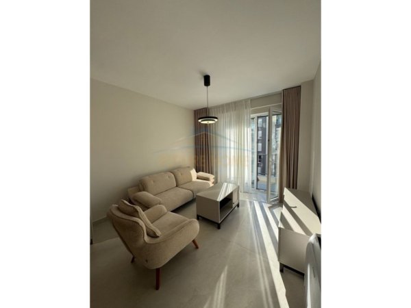 Tirane, jepet me qera apartament 2+1+Post Parkimi Kati 7, 94 m² 1.400 € (KOMUNA E PARISIT)