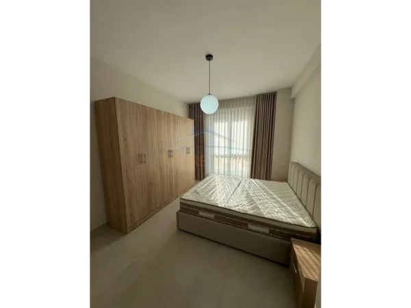 Tirane, jepet me qera apartament 2+1+Post Parkimi Kati 7, 94 m² 1.400 € (KOMUNA E PARISIT)