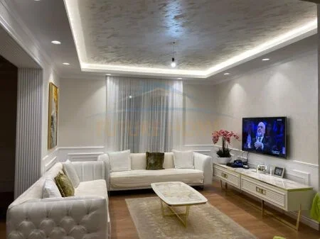 Durres, shitet Vile 3+1+Aneks+Ballkon Kati 0, 2.500 m² 750.000 € (Prane Muzeumit,Durres)