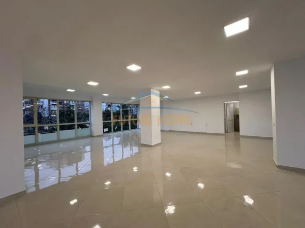 Tirane, jepet me qera ambjent biznesi Kati 0, 260 m² 2.600 € (Rruga Jordan Misja)