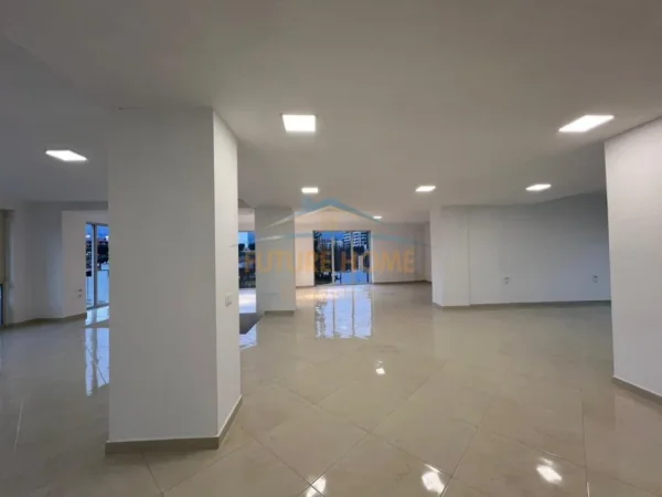 Tirane, jepet me qera ambjent biznesi Kati 0, 260 m² 2.600 € (Rruga Jordan Misja)