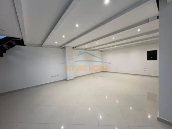 Tirane, jepet me qera ambjent biznesi Kati 0, 260 m² 2.600 € (Rruga Jordan Misja)