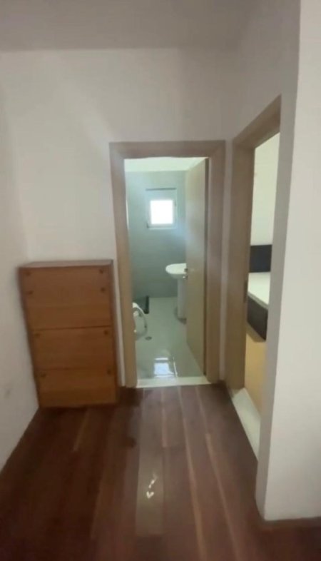 Tirane, jepet me qera apartament 1+1 Kati 1, 53 m² 400 € 