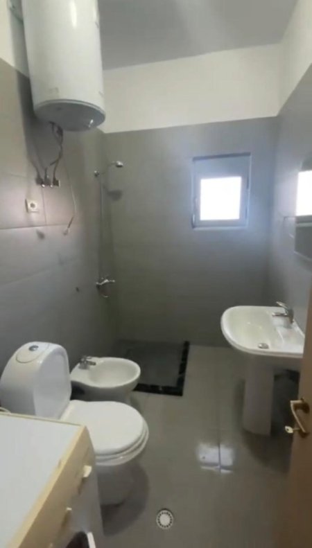 Tirane, jepet me qera apartament 1+1 Kati 1, 53 m² 400 € 