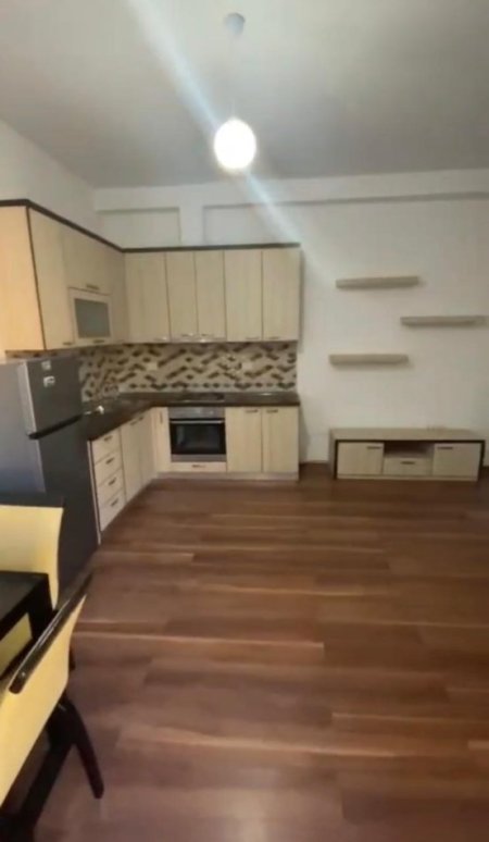 Tirane, jepet me qera apartament 1+1 Kati 1, 53 m² 400 € 