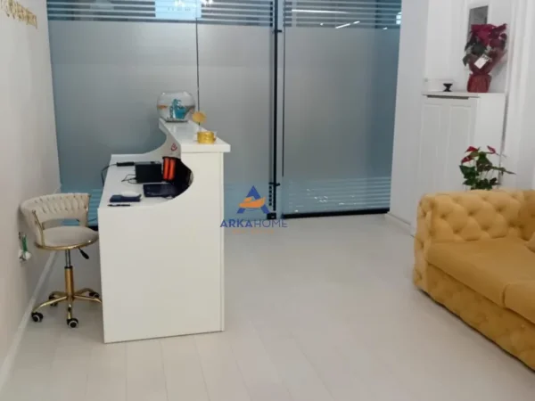 Tirane, jepet me qera ambjent biznesi Kati 2, 80 m² 1.100 € 