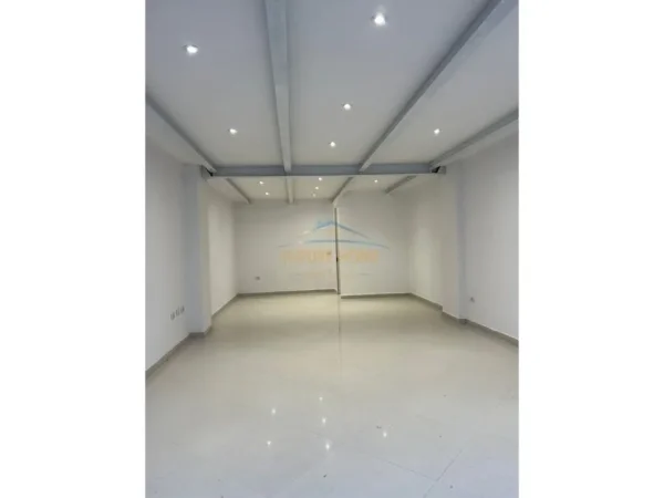 Tirane, jepet me qera ambjent biznesi Kati 0, 50 m² 500 € (Rruga Jordan Misja)