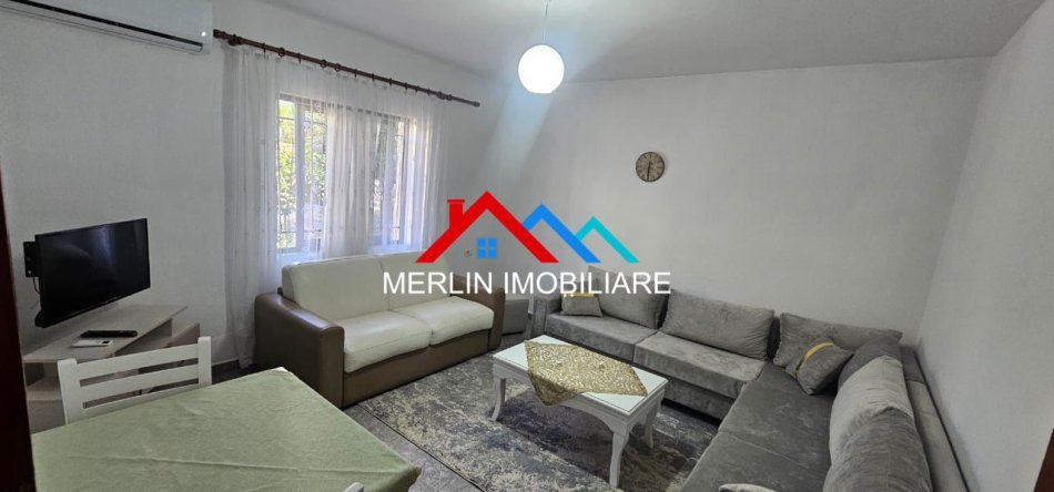 Tirane, jepet me qera apartament 1+1+Ballkon Kati 1, 65 m² 400 € (RRUGA BABE REXHA,ISH PARKU)