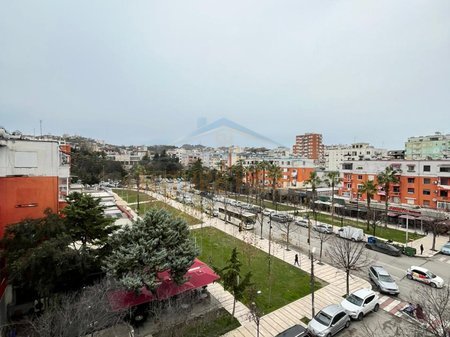 Durres, shitet apartament 2+1 Kati 5, 103 m² 135.000 € (Muzeumi i Deshmoreve,Durres)