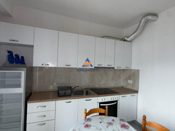 Tirane, jepet me qera apartament 2+1+Ballkon Kati 2, 115 m² 623 € 