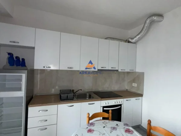 Tirane, jepet me qera apartament 2+1+Ballkon Kati 2, 115 m² 623 € 