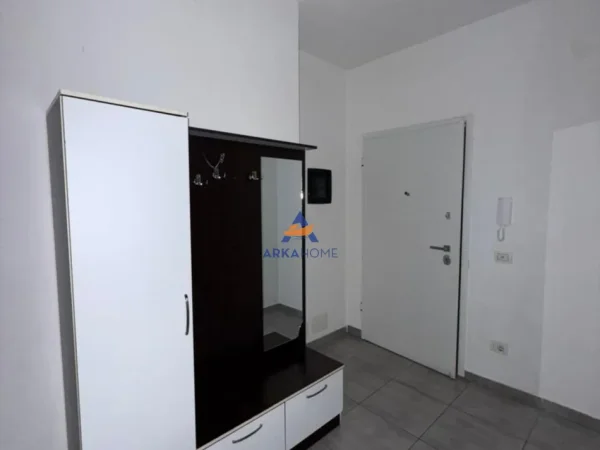 Tirane, jepet me qera apartament 2+1+Ballkon Kati 2, 115 m² 623 € 