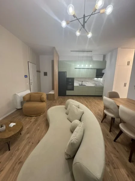 Tirane, jepet me qera apartament 2+1+Ballkon Kati 3, 129 m² 1.200 € (Kompleksi Delijorgji)