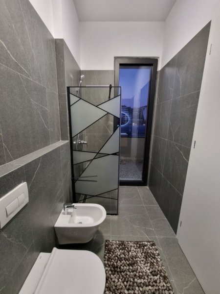 Tirane, jepet me qera apartament 2+1+Ballkon Kati 3, 129 m² 1.200 € (Kompleksi Delijorgji)