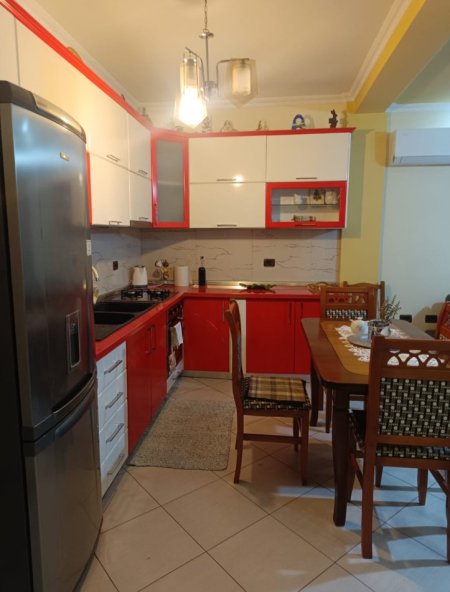 Tirane, jepet me qera Vile 2+1 Kati 4, 90 m² 450 € ( JEPET ME QERA APARTAMENT 2+1 TEK VILAT GJERMANE)