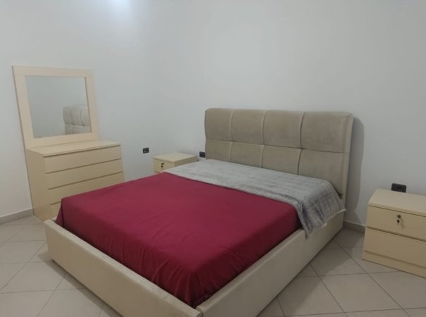 Tirane, jepet me qera Vile 2+1 Kati 4, 90 m² 450 € ( JEPET ME QERA APARTAMENT 2+1 TEK VILAT GJERMANE)
