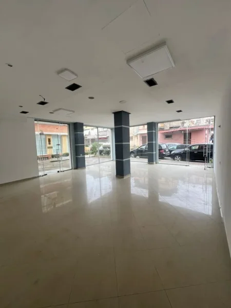 Tirane, jepet me qera ambjent biznesi Kati 0, 80 m² 600 € (Oxhaku)