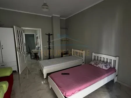 Durres, jepet me qera garsonier 1+1 Kati 2, 44 m² 220 € (Galaktiku,Durres)