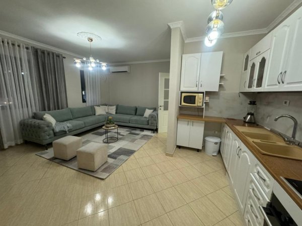 Tirane, jepet me qera apartament 2+1 Kati 2, 120 m² 700 € (Fresku)