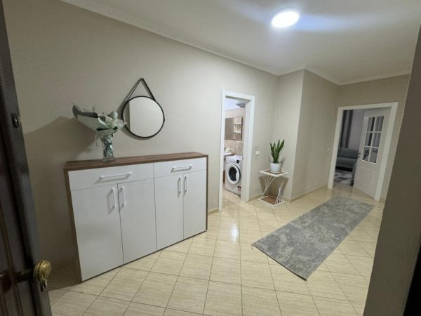 Tirane, jepet me qera apartament 2+1 Kati 2, 120 m² 700 € (Fresku)