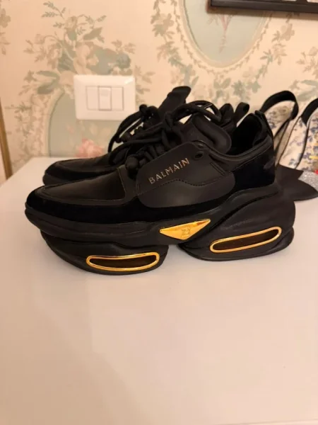 Tirane, shes Atlete Balmain 70 €